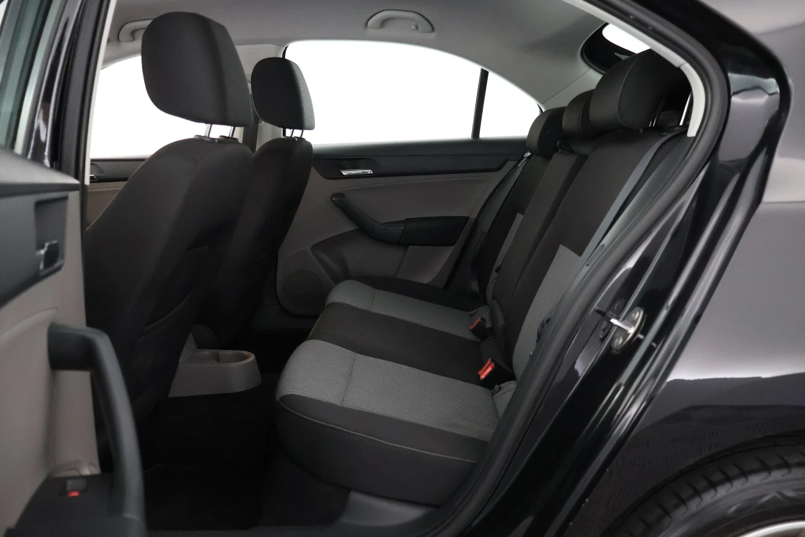 Car Image - 14LJBjdppavA5XptYf4ZUi