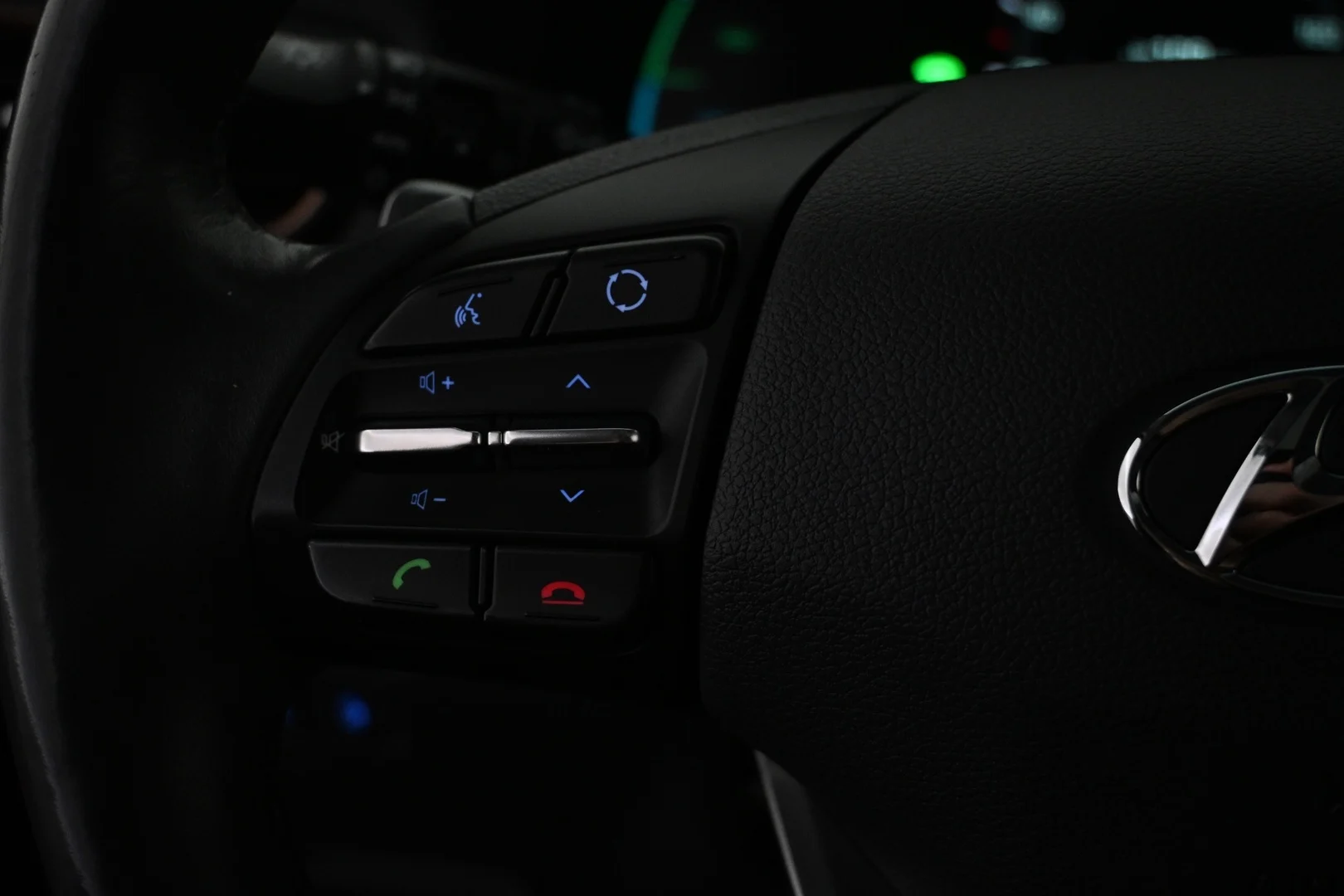 Car Image - 3jtmQi8VsAU5QOo7j8BBZo