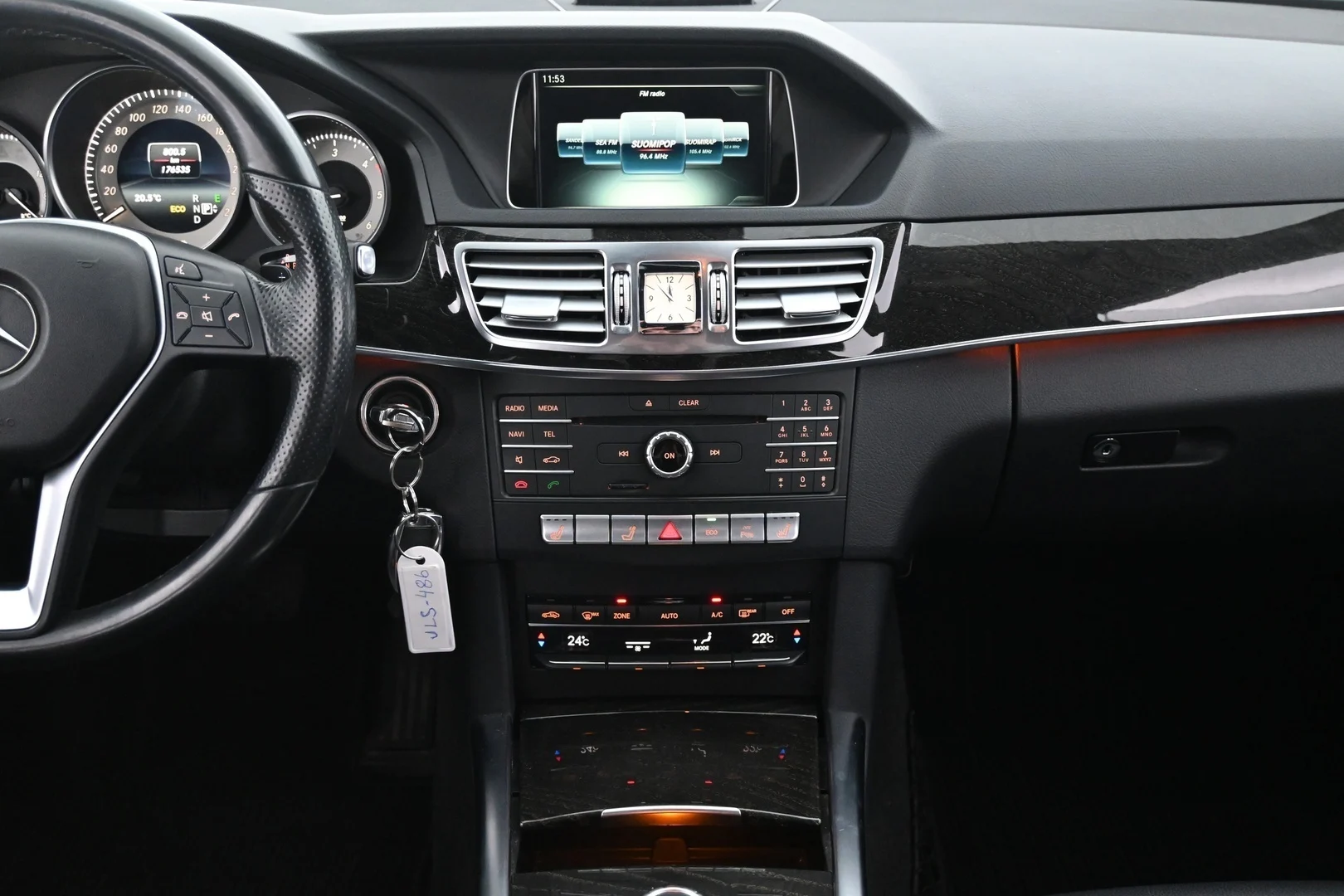 Car Image - 4c2tDA5UR5fNpB7rXiVJtK