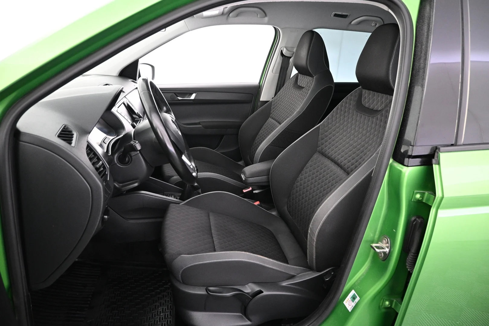Car Image - 6lhMznVs6TXX85L2XpKu4Q
