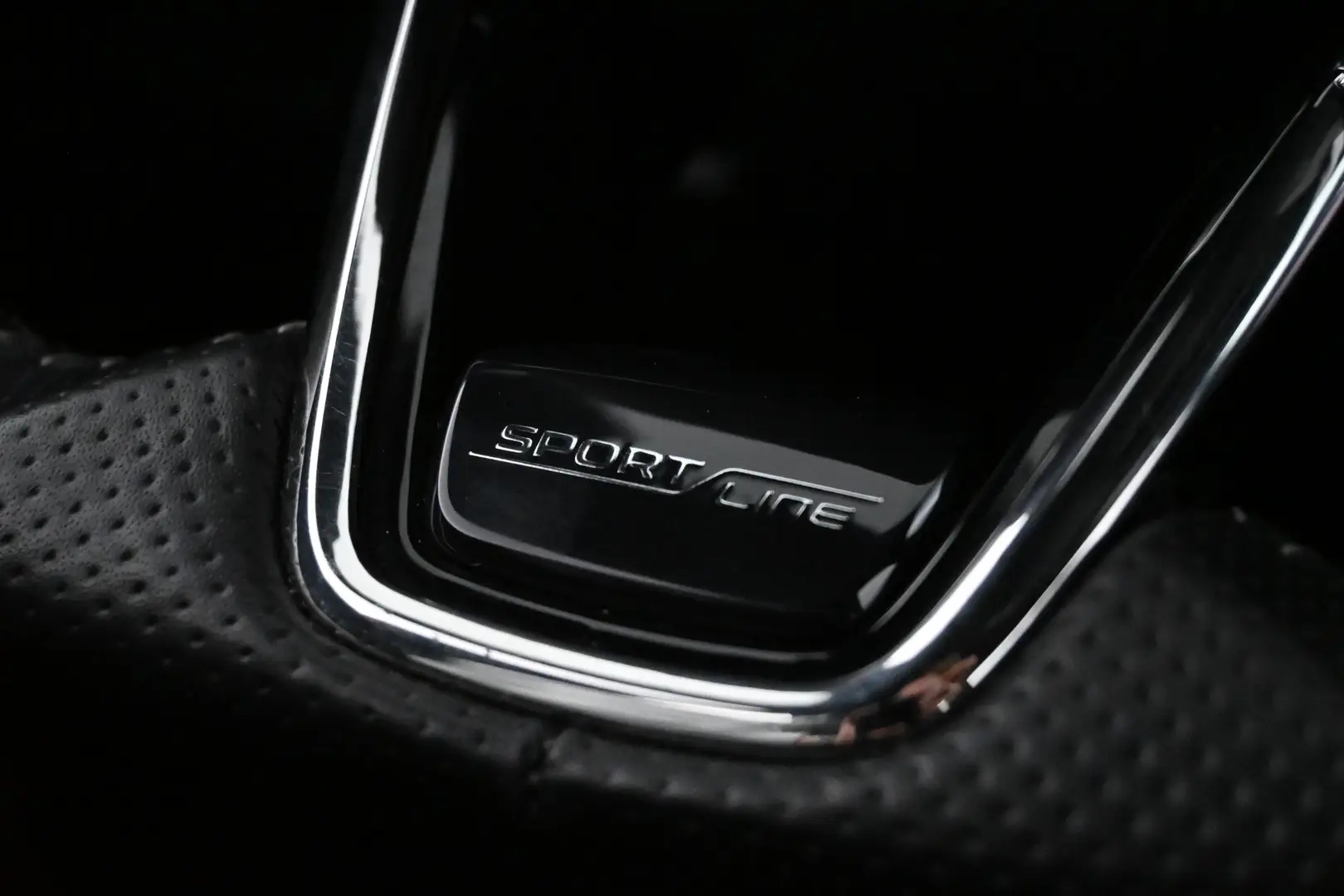Car Image - 6VsNeLLzfiC2JWBE8ZBwHG