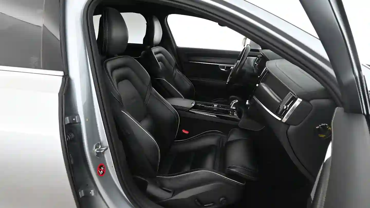 Car Image - GiMbuYobyxQC3NUb0mGVy