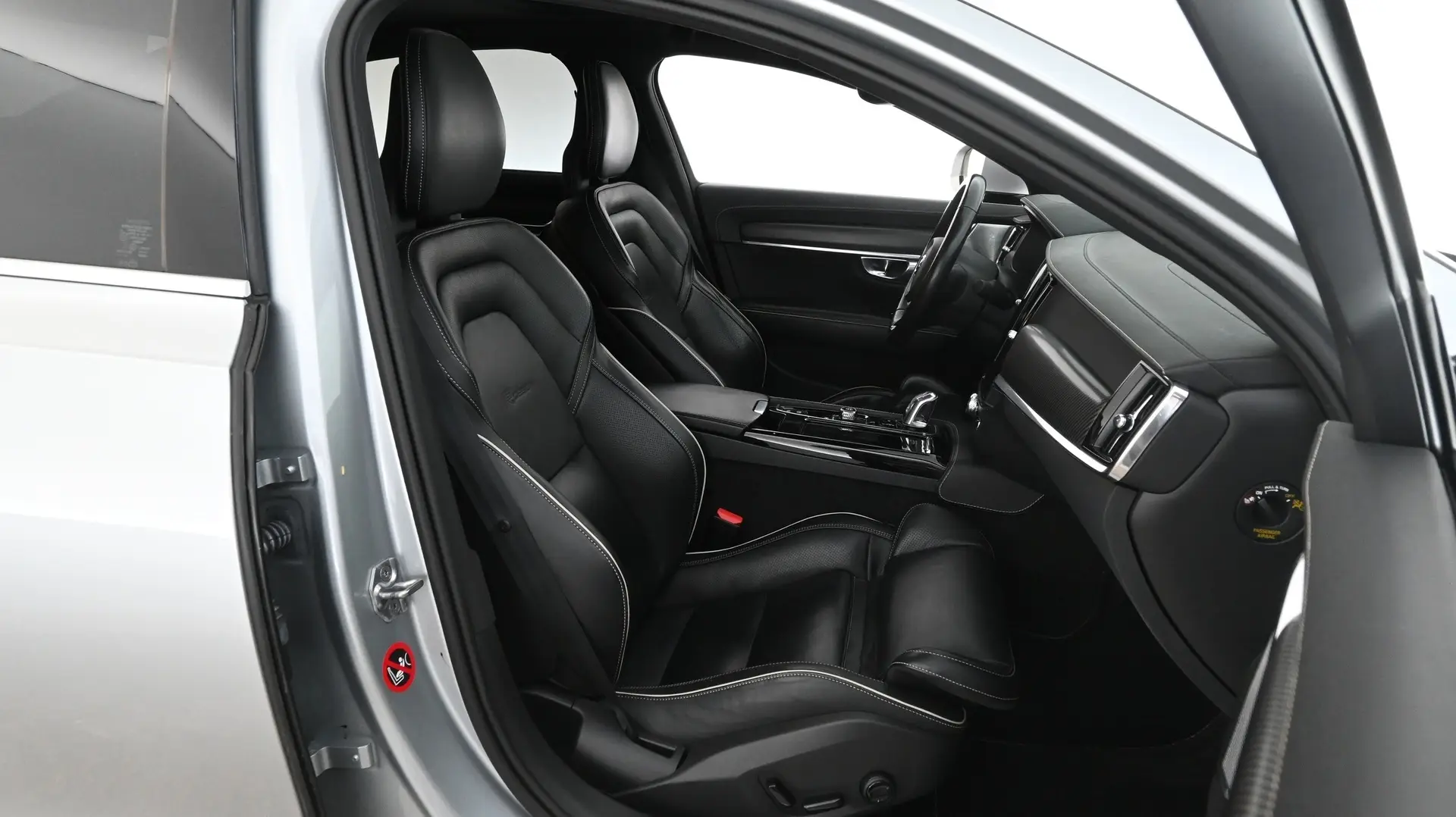 Car Image - GiMbuYobyxQC3NUb0mGVy