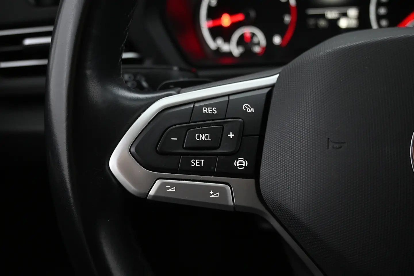 Car Image - 1Yq5mimrnCFRGzukW3lQU7