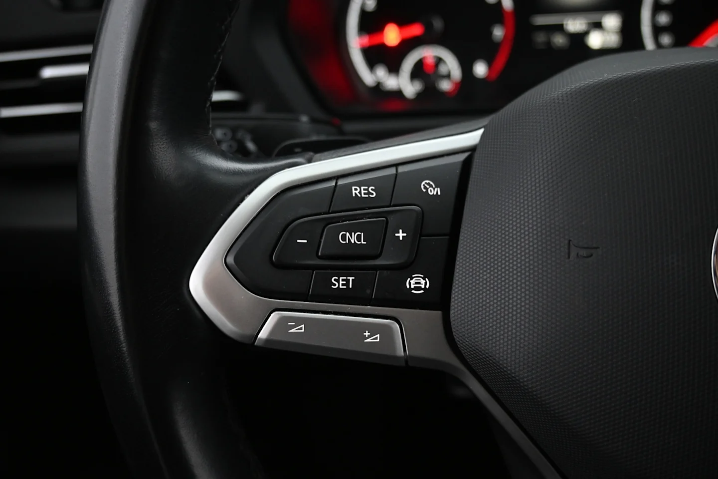 Car Image - 1Yq5mimrnCFRGzukW3lQU7