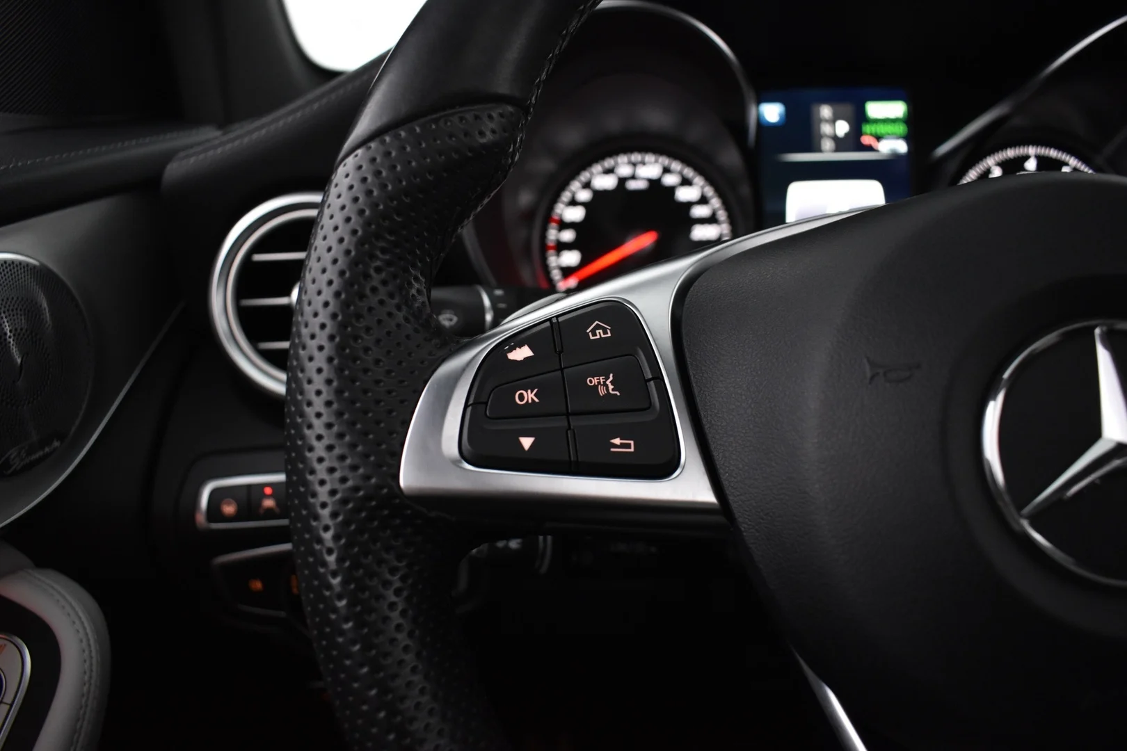 Car Image - 2kG9kUyFWZdt8Q61Ht7deN