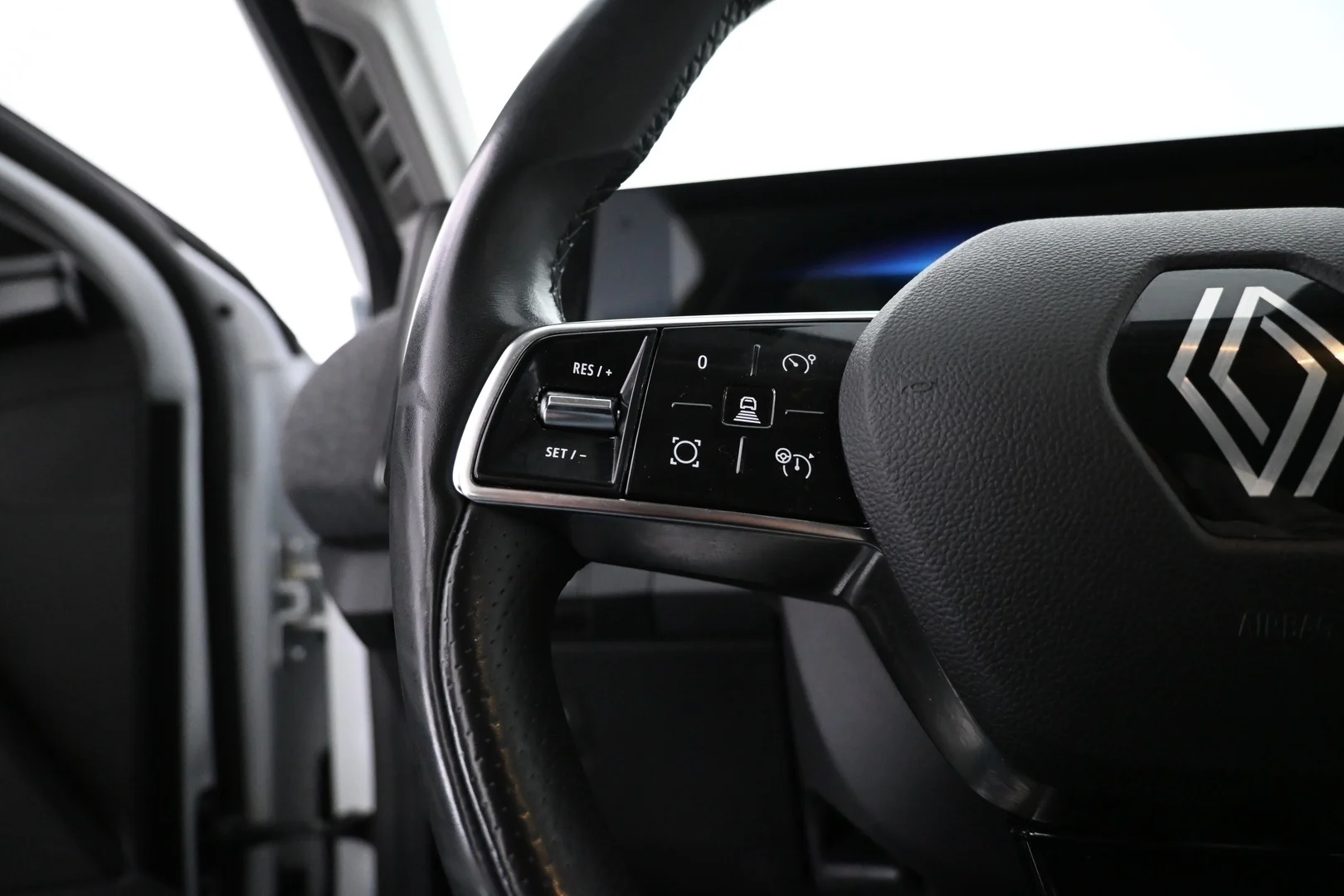 Car Image - 7CR1CrO3LAN8Jmt171w0q1