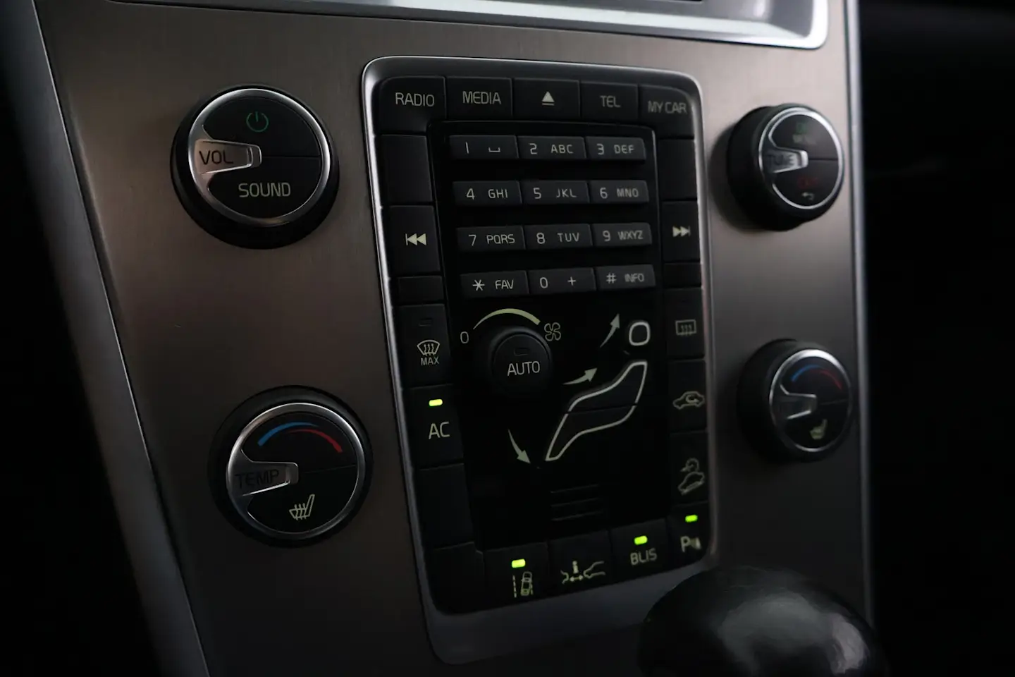 Car Image - 4hk3EM04AYzVLF725hr7um