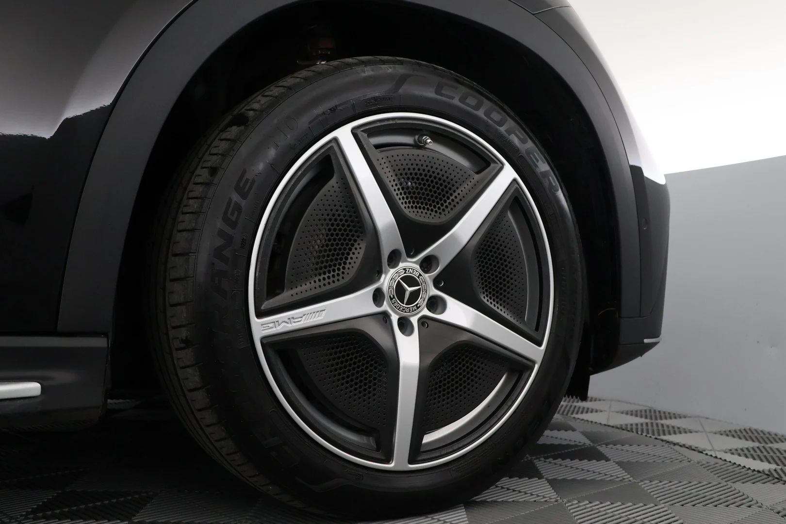 Car Image - S4fRR5XwsjANLWshlBZy6