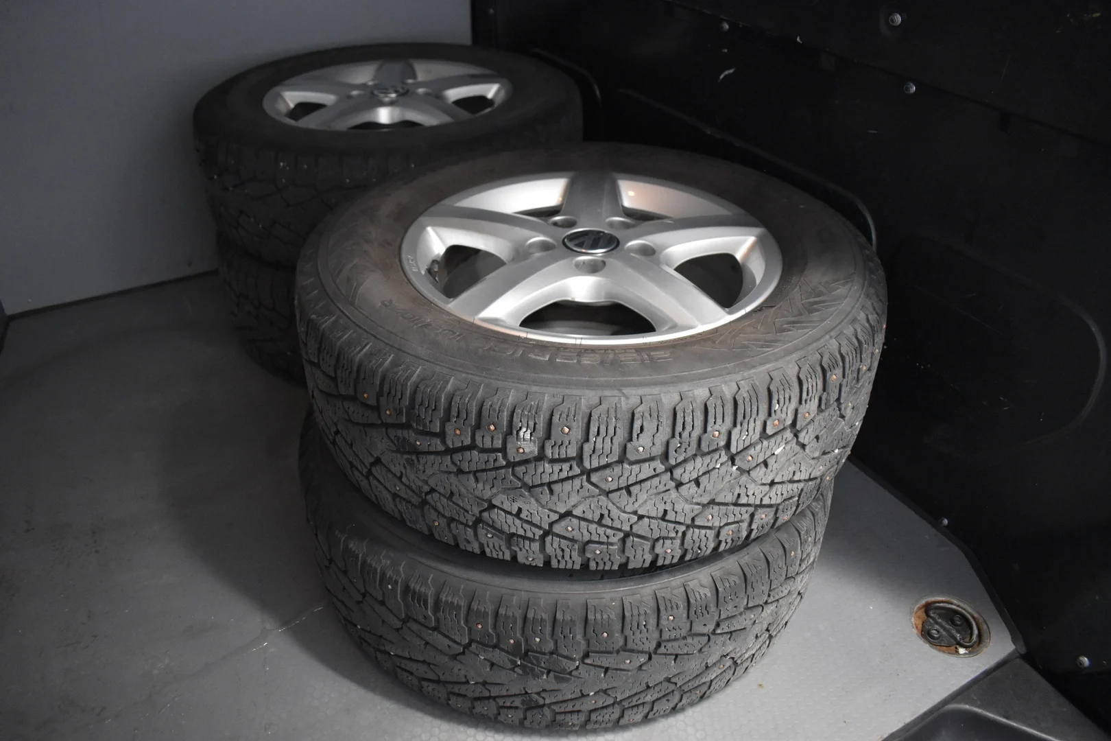 Car Image - 3bXQxLD92eYJvmnTMG8mZV