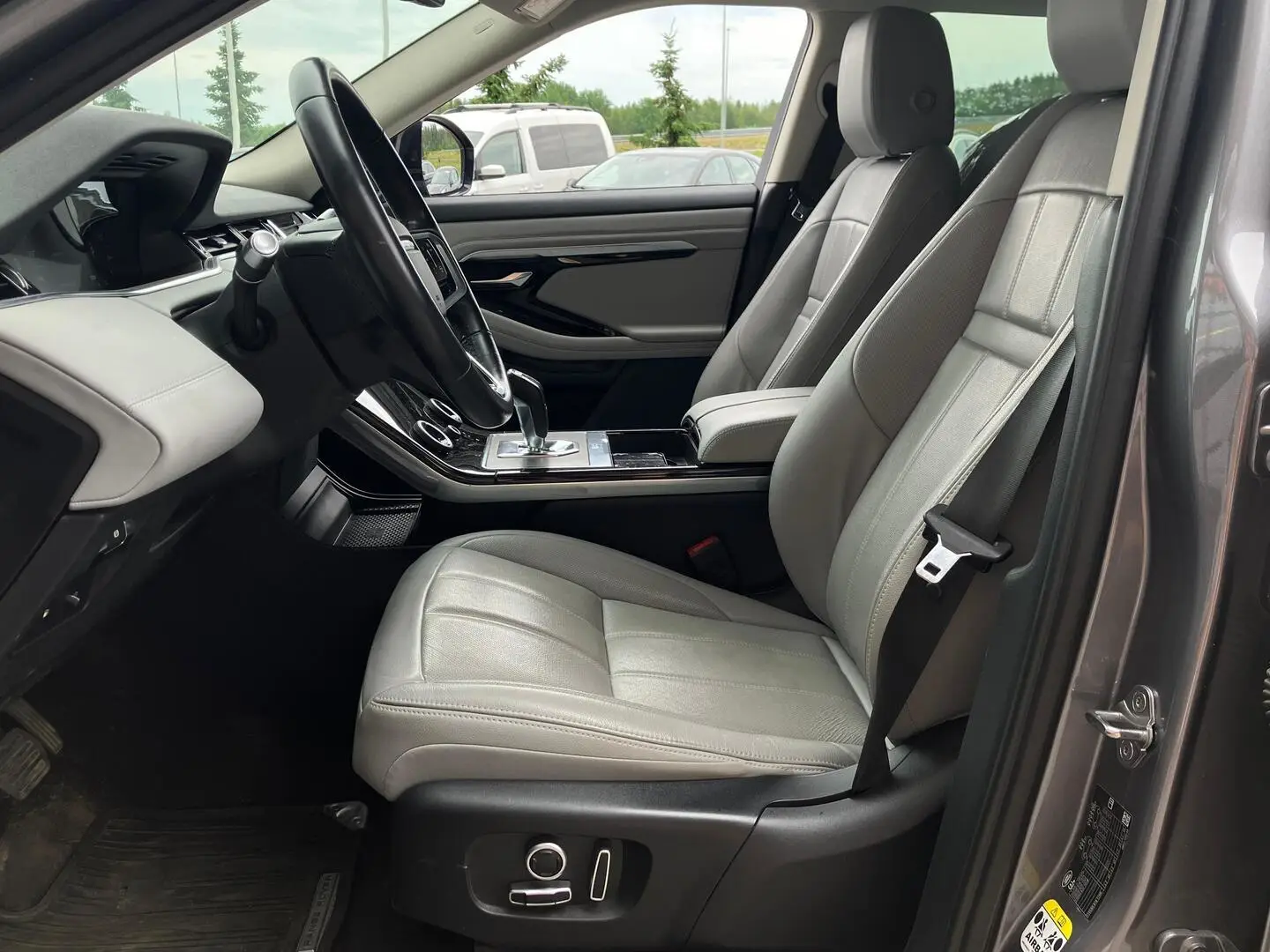Car Image - 1RO9xCjL6Ru7r7jWqjZ5y9
