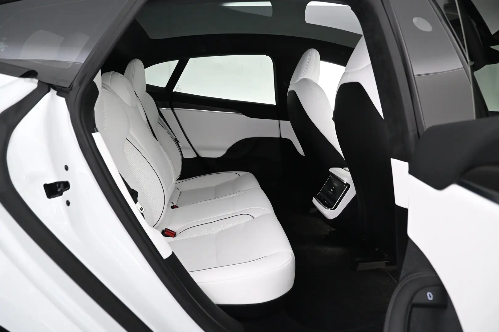 Car Image - 48ihubgTNAe2Ph50H3hqaN