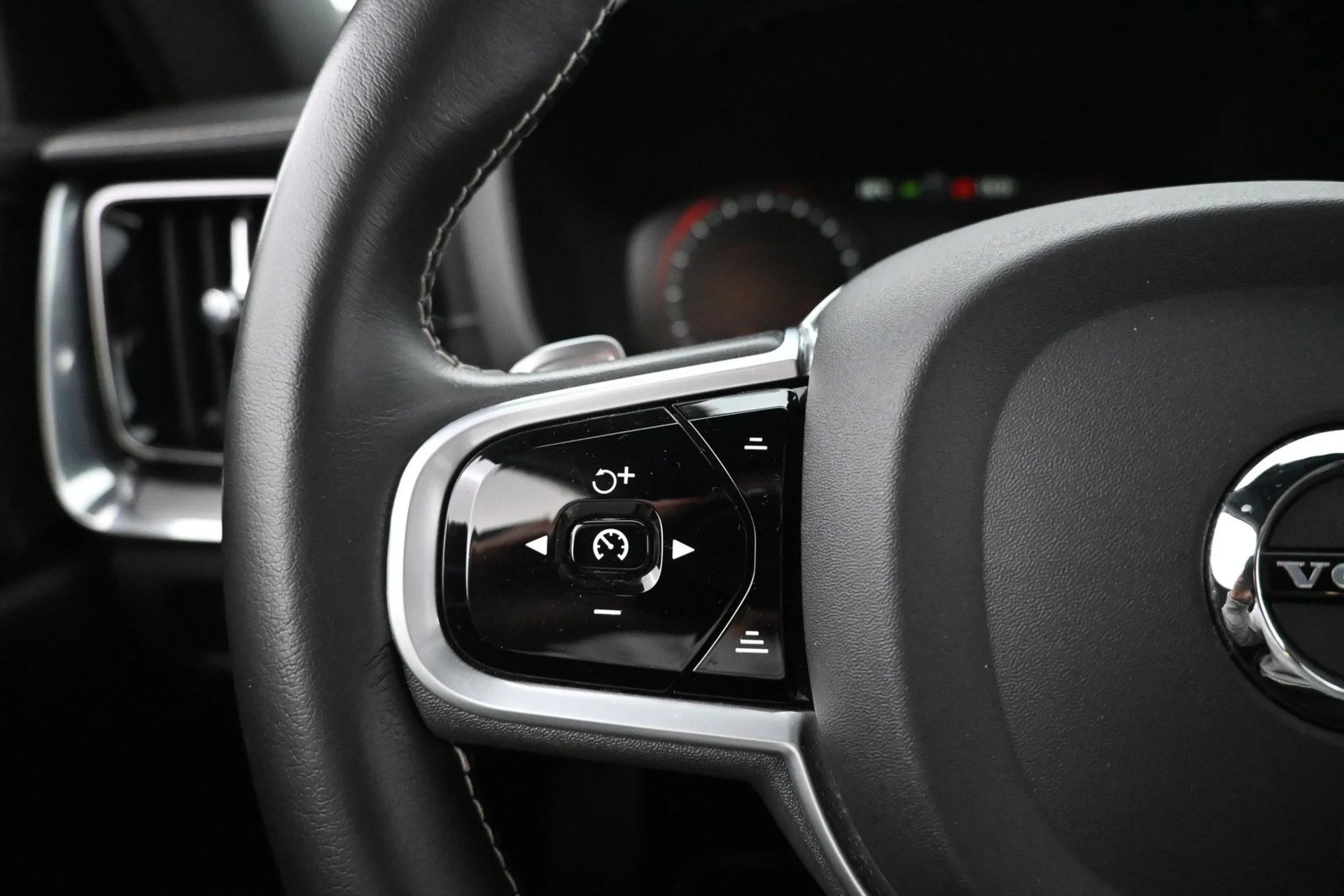 Car Image - 32GvS3yekf1Gi3i9d3I1wF