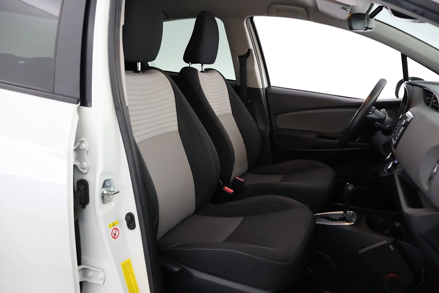 Car Image - kVxtlrVCa7sV8DR9rTwZ4
