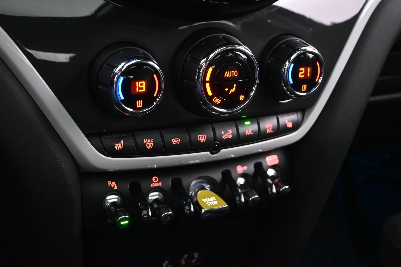 Car Image - 1HOHnzYMIGm3Zl1sHbax3Q