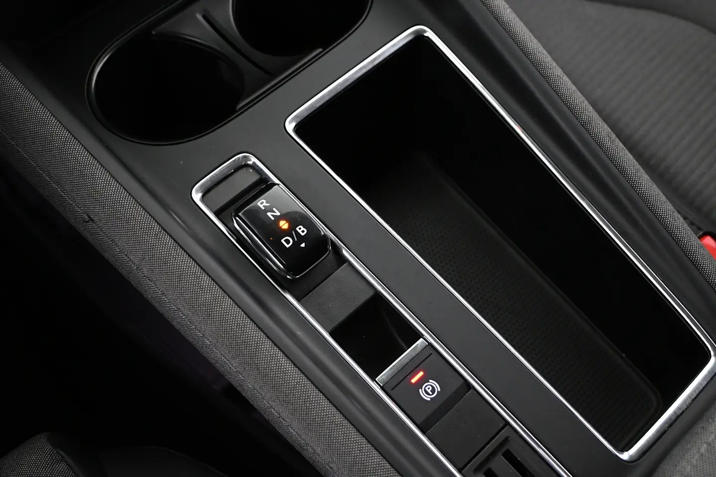 Car Image - 3b6N6TkxRVyVOzzWUcoWb6