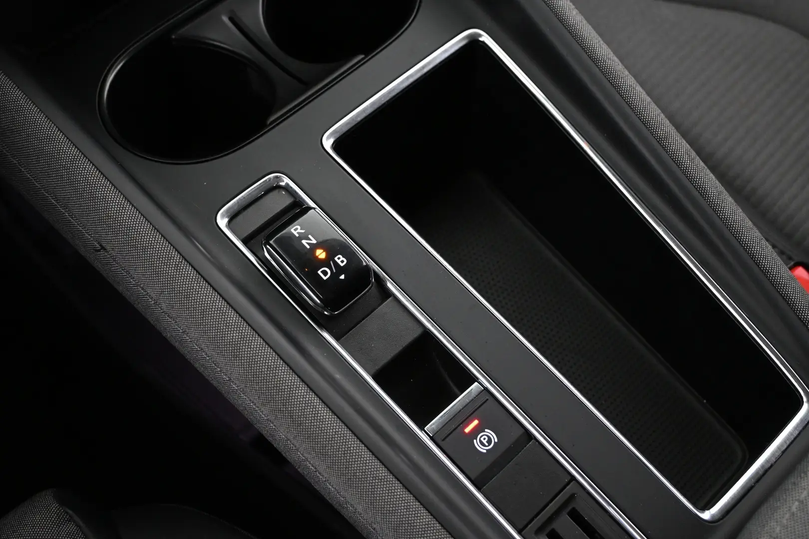 Car Image - 3b6N6TkxRVyVOzzWUcoWb6