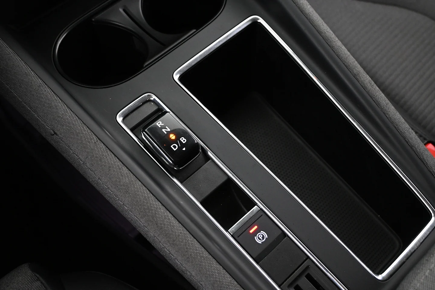 Car Image - 3b6N6TkxRVyVOzzWUcoWb6