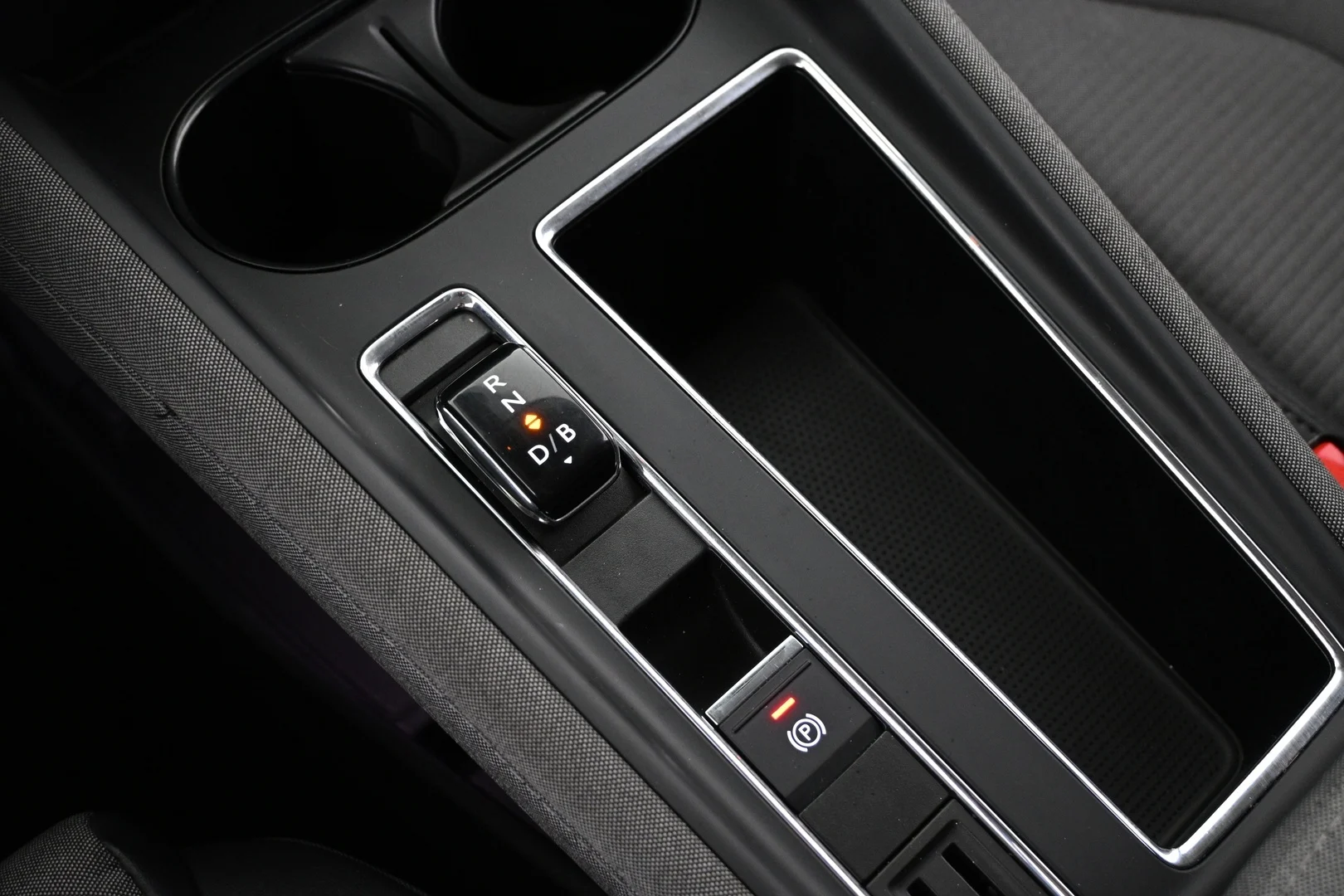 Car Image - 3b6N6TkxRVyVOzzWUcoWb6