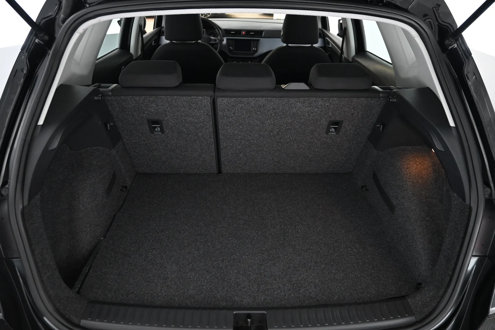 Car Image - 6IAmZ5VfryEH5vVhA40npy