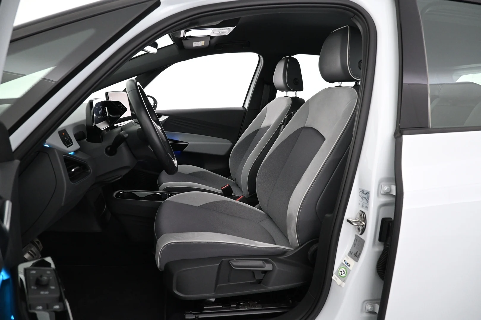 Car Image - W7DVrLAslKIgjQhrAYmEP