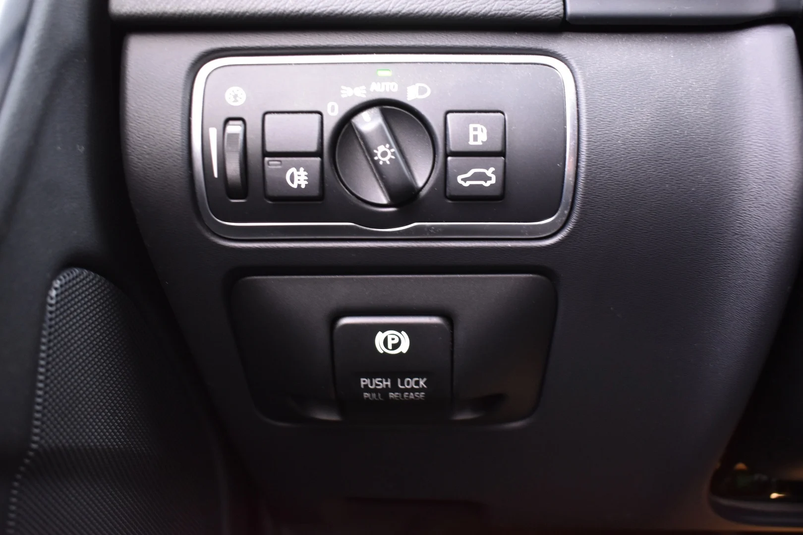 Car Image - 35S4VLPUuU3MbqjxJ3qwiz