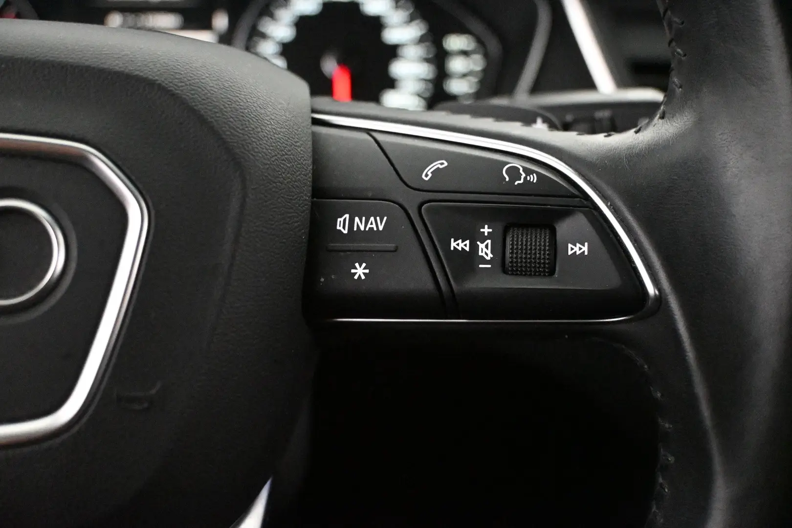 Car Image - 5XfgLplBDvUcwVub8q5bJD
