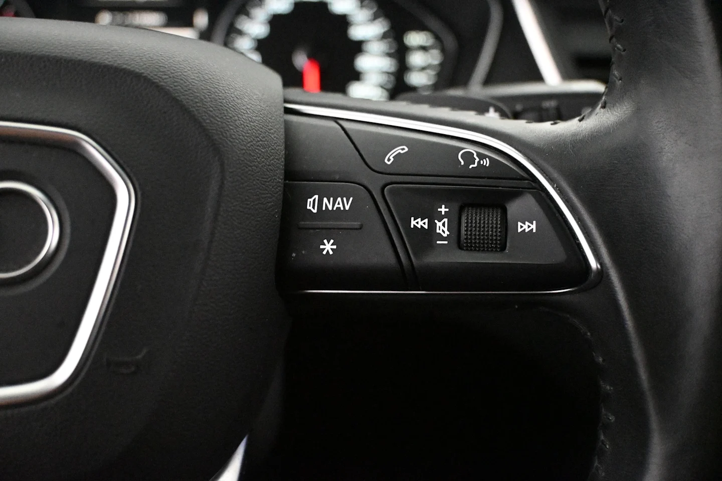 Car Image - 5XfgLplBDvUcwVub8q5bJD