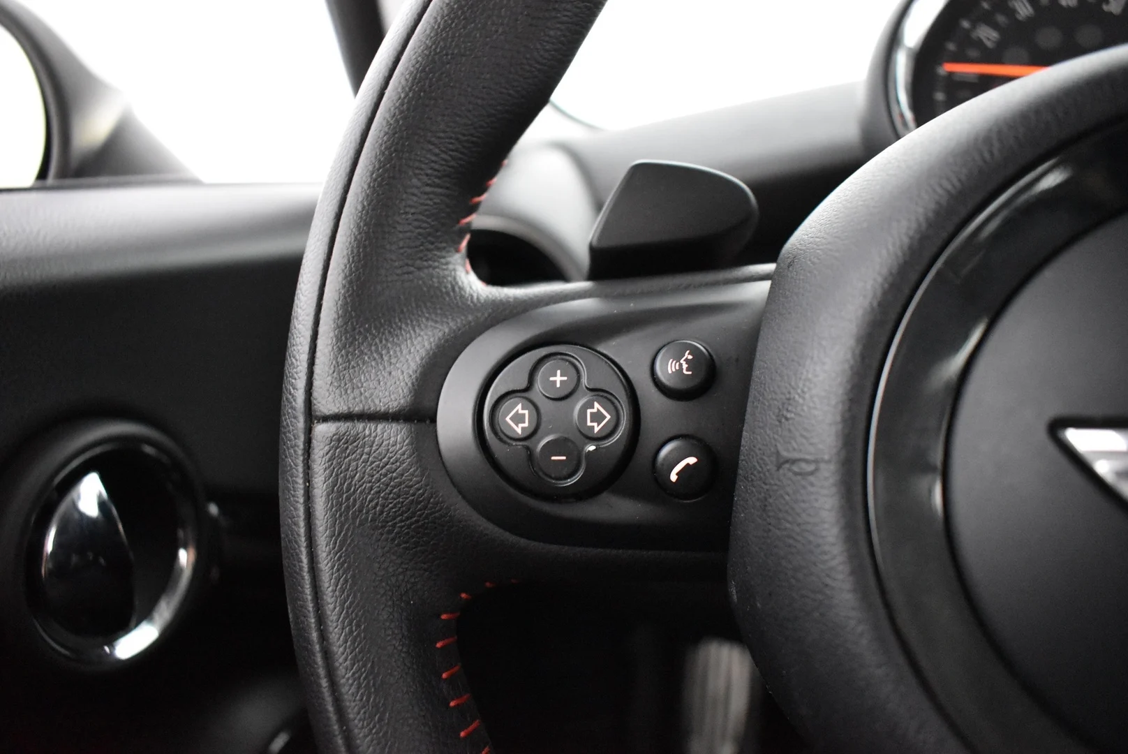 Car Image - 76OqEcS5cksBOq0Sye0tFT