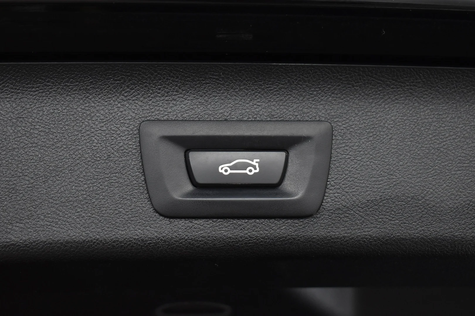 Car Image - 4GJHEKJGbCQ1b1amxKUX1y