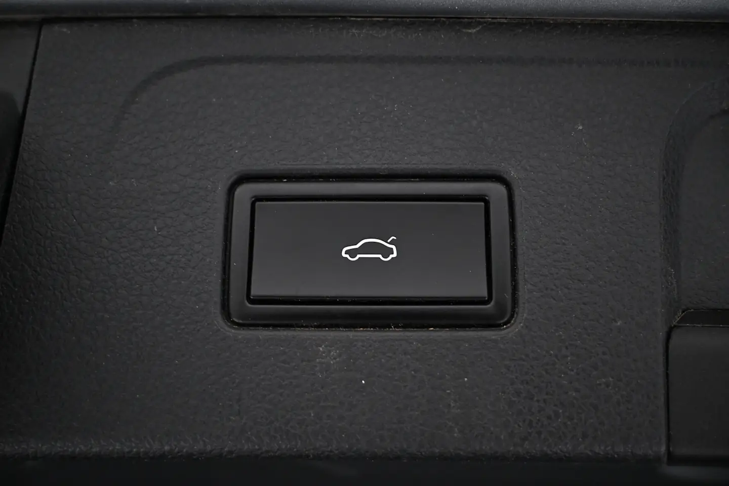 Car Image - 7fYUWNgEHTXHjAMrDijrNf