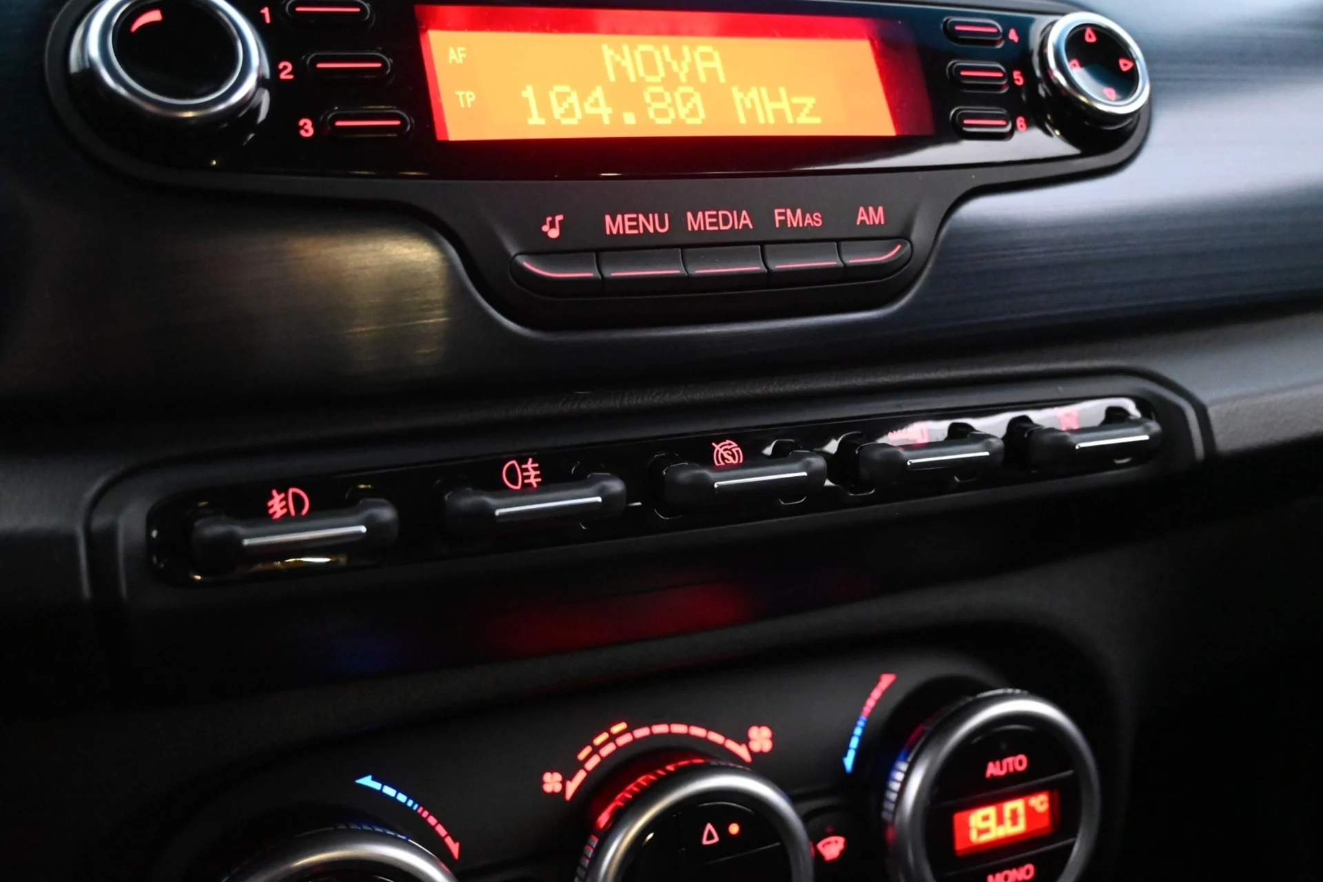 Car Image - tG6IkYX9dTw1M82Vvjk5x