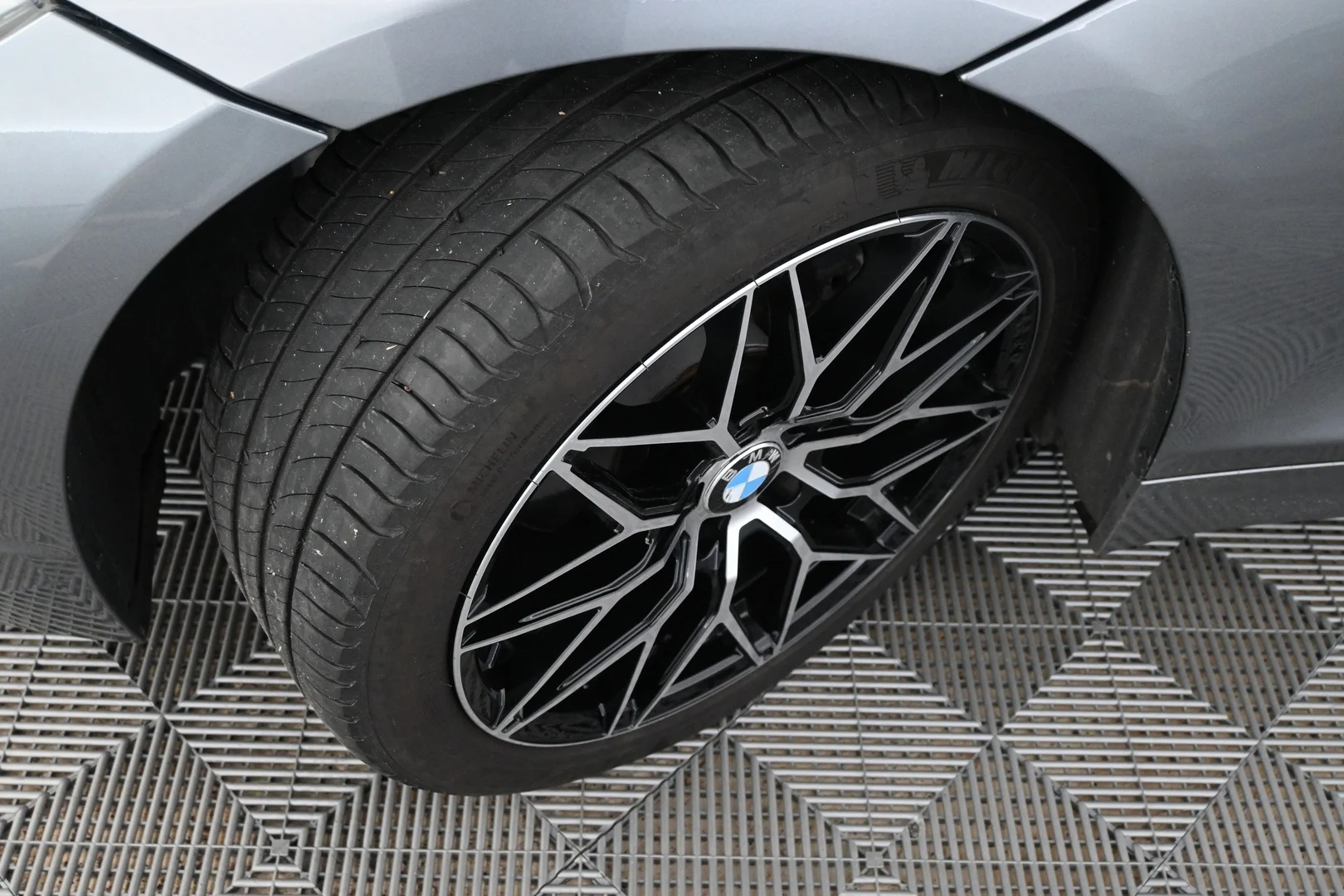 Car Image - 5lUQUebmsQRbbZnZo0zXfK