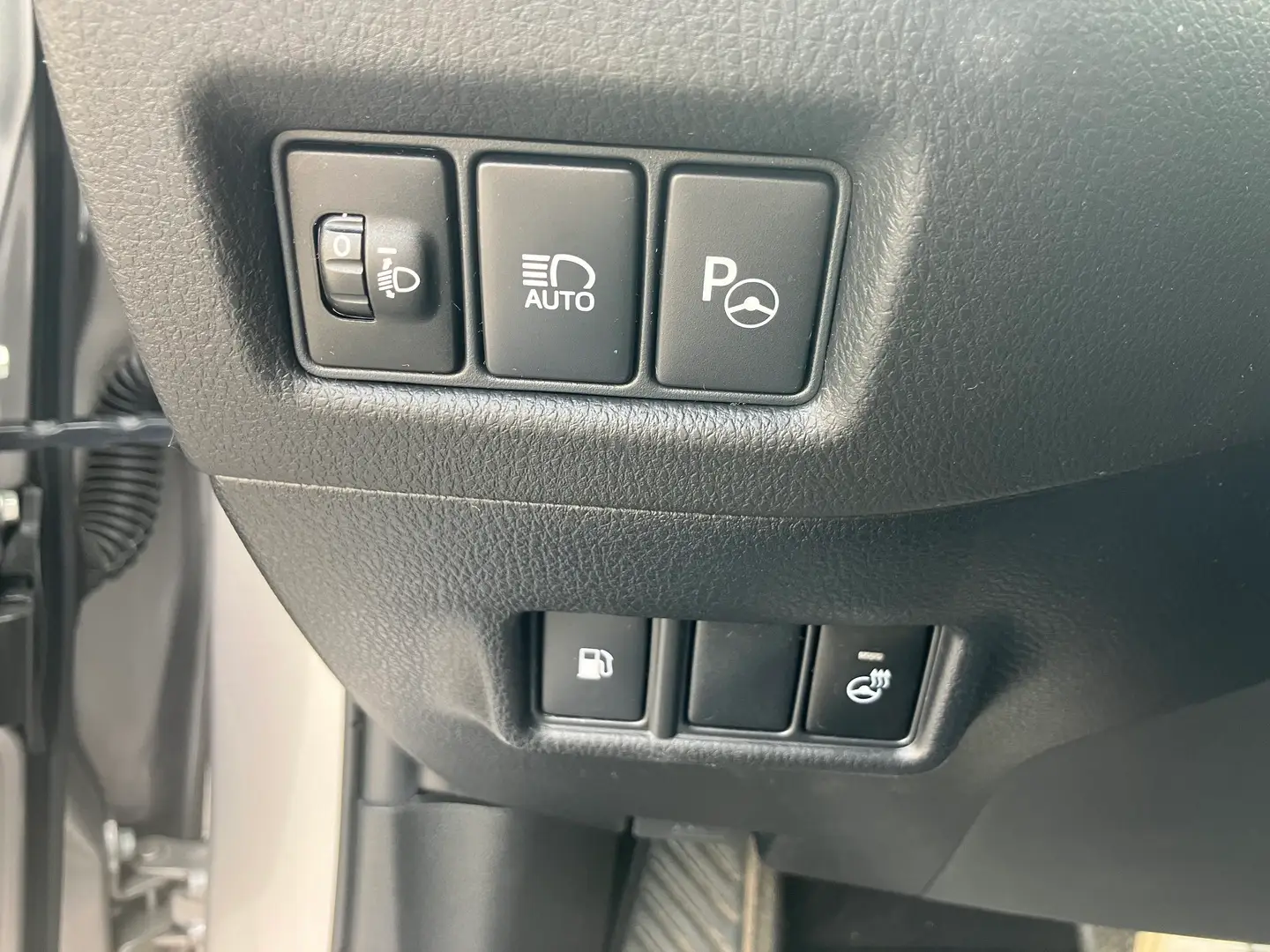 Car Image - 3Q1amyIJPYrZ0STkg3pSBx