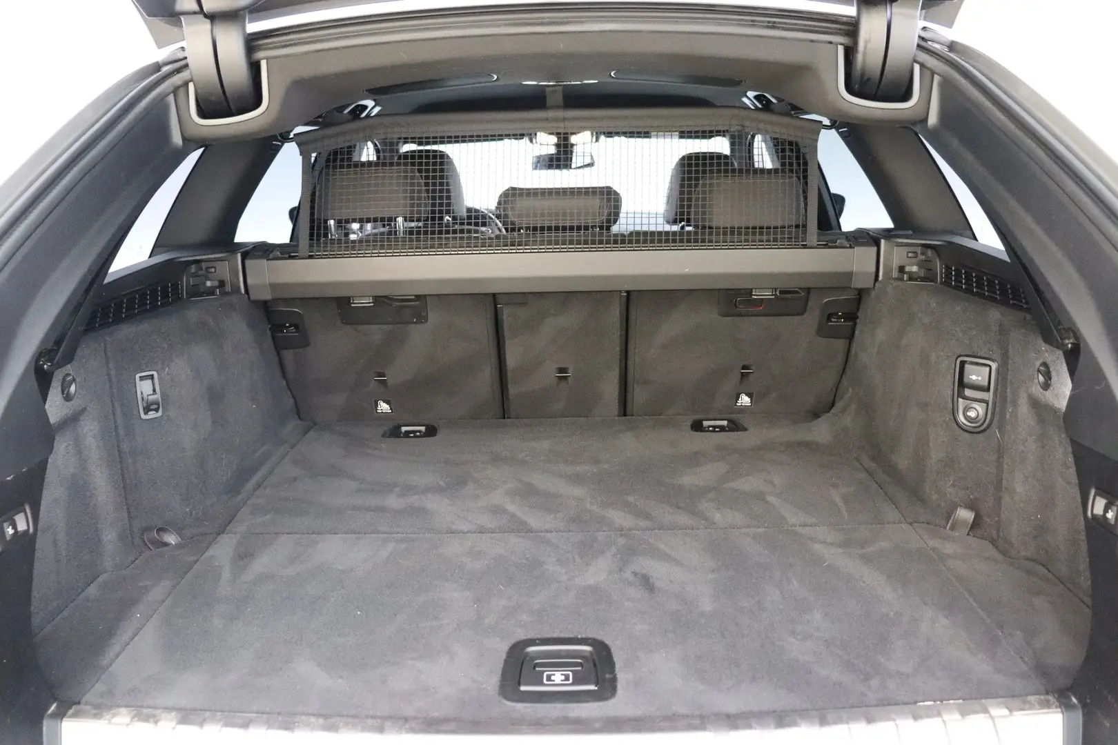 Car Image - 7zxEtDskqD943uJNkWfXQJ