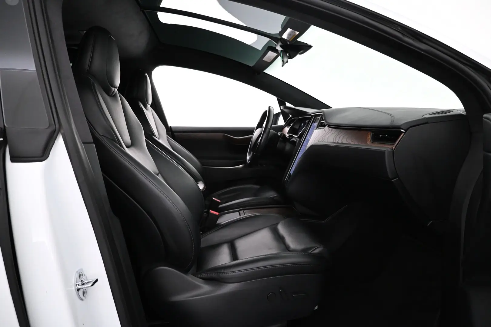 Car Image - 5dEs1iWqUxsbUQM4acGNNN