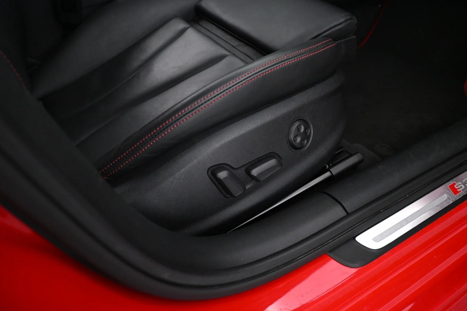 Car Image - 7uNI1i5SZ3SiNk5jHLamuD