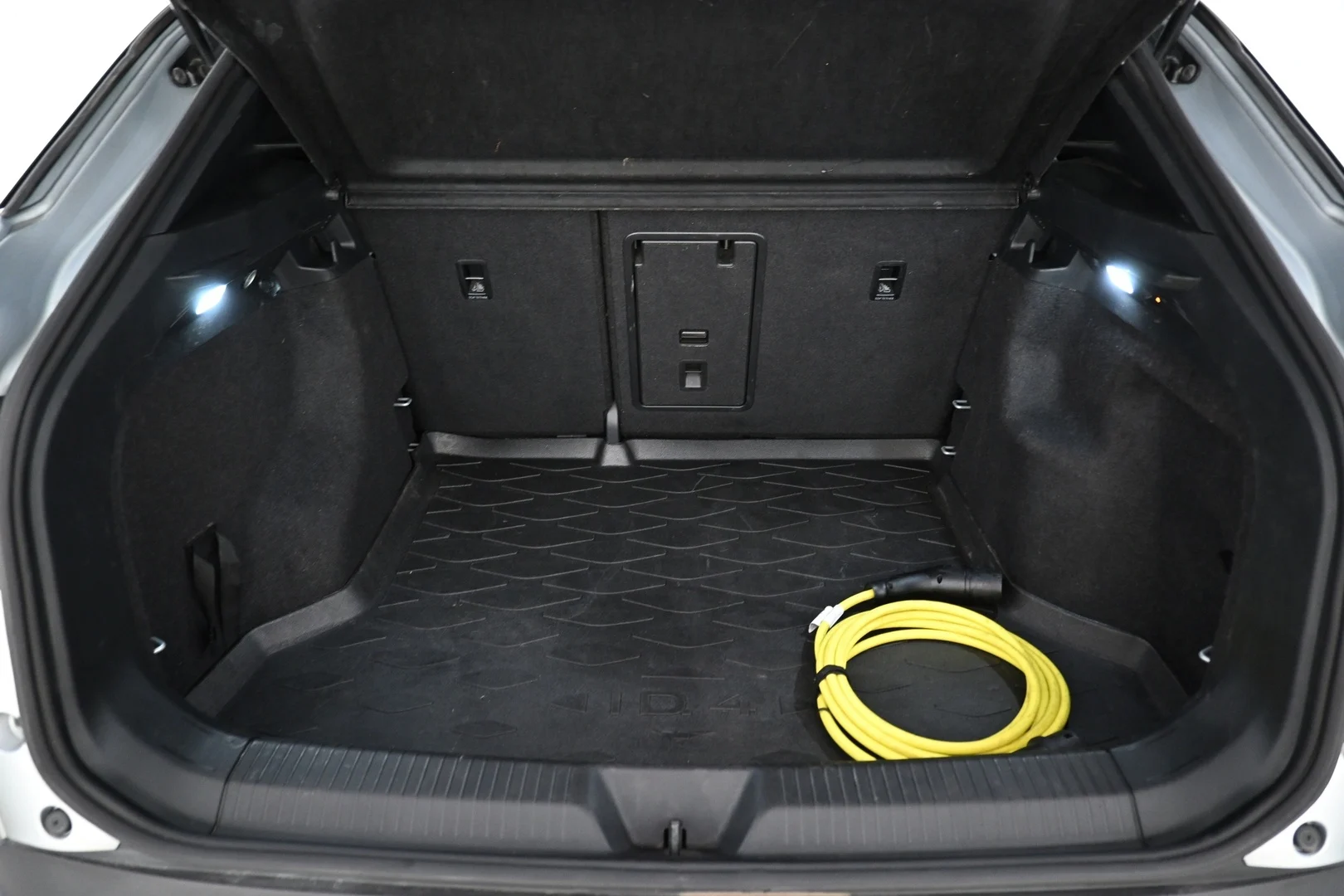 Car Image - 2Cs4LBBqpAAbFOy84FFtRa