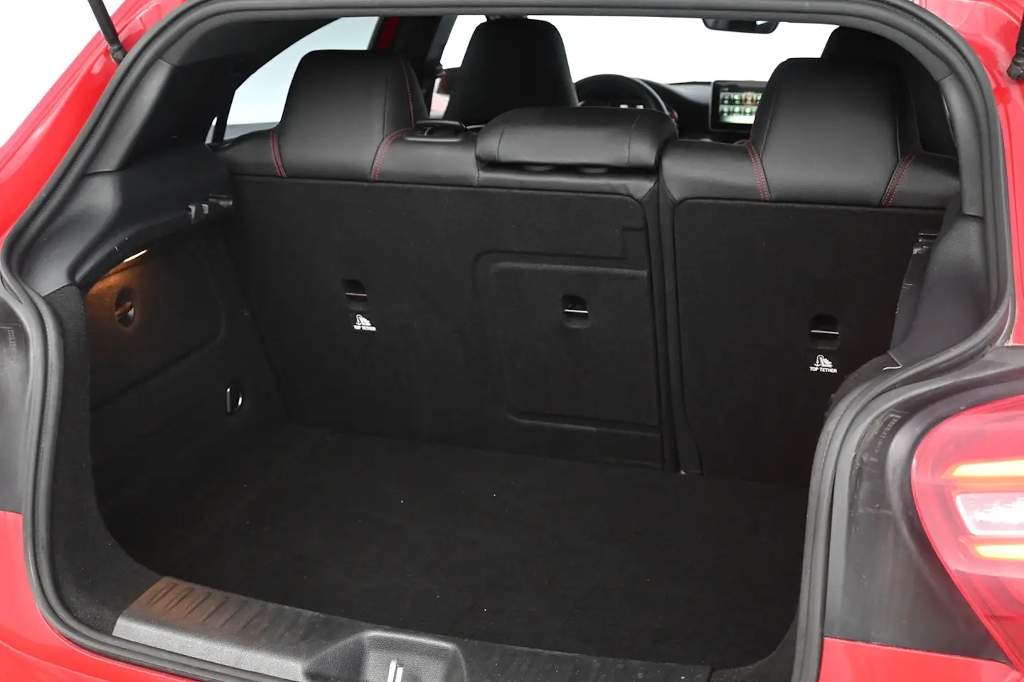 Car Image - 1V4PlShomUam9lazwkzcId