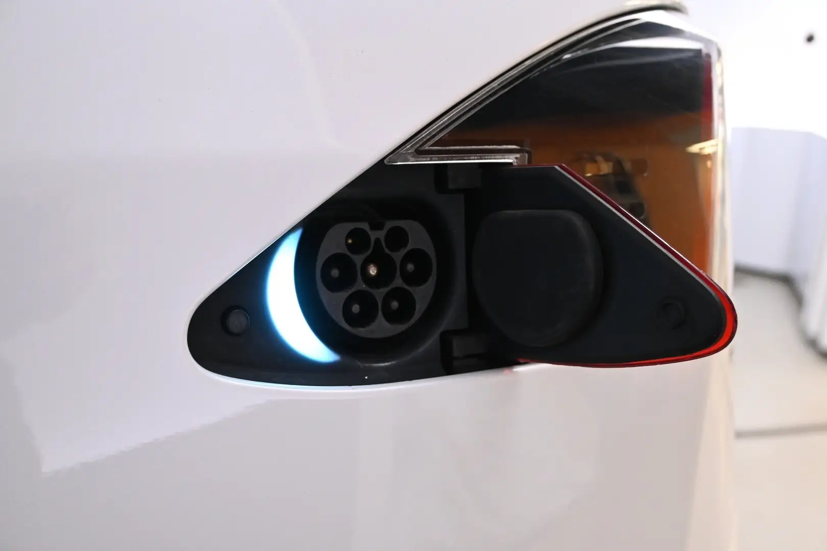 Car Image - F6kS5F6dpENu6hrT5CmWn