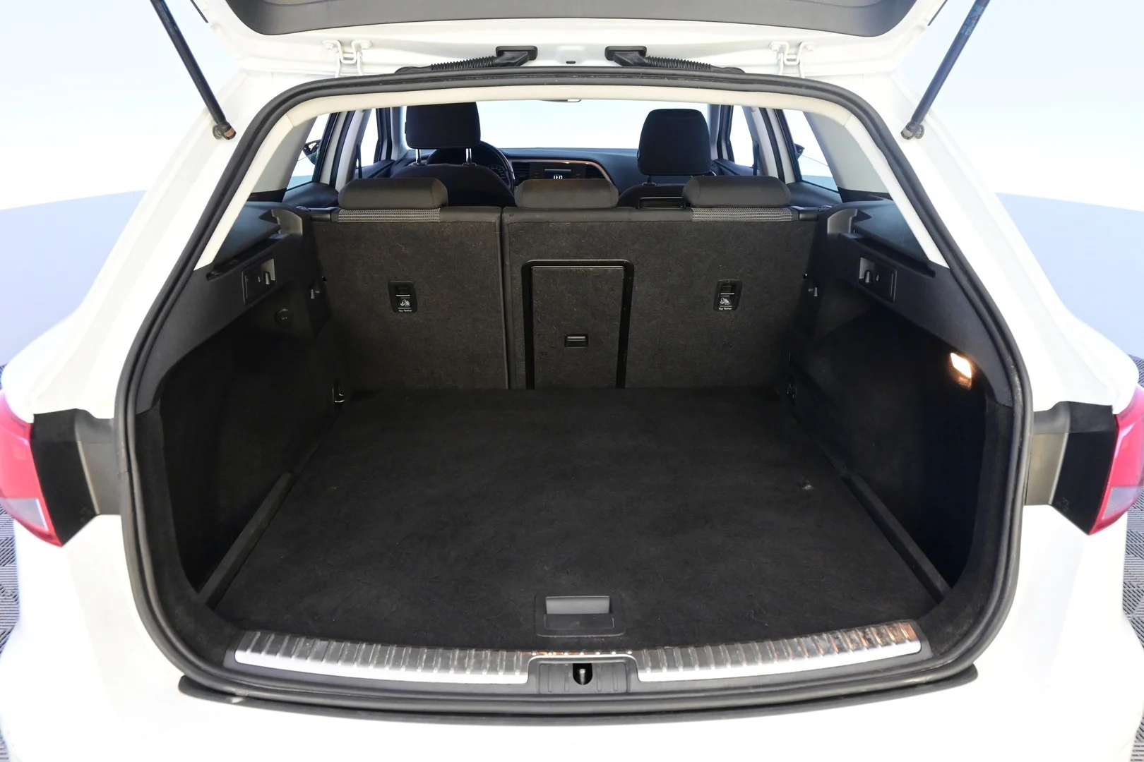 Car Image - 7fJHoaxZRciw5g0e4hTr2V