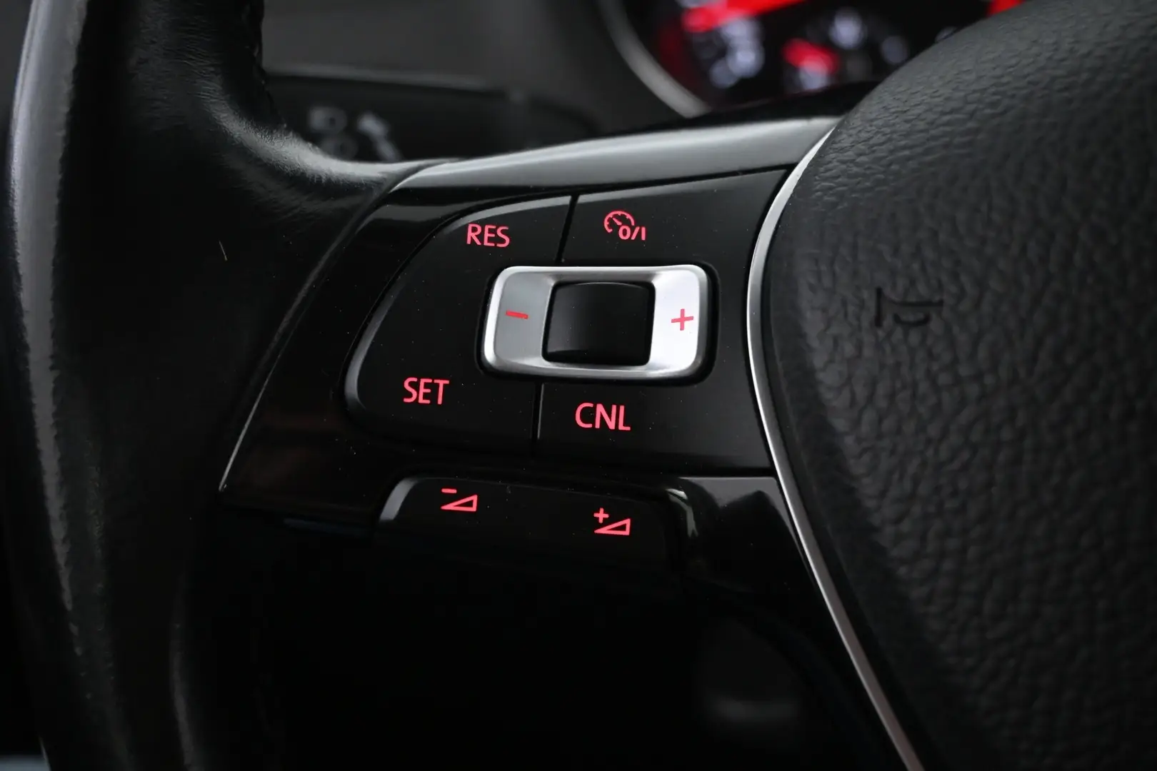Car Image - 3Cv8vD8qEp9RQxSbxDk5xf