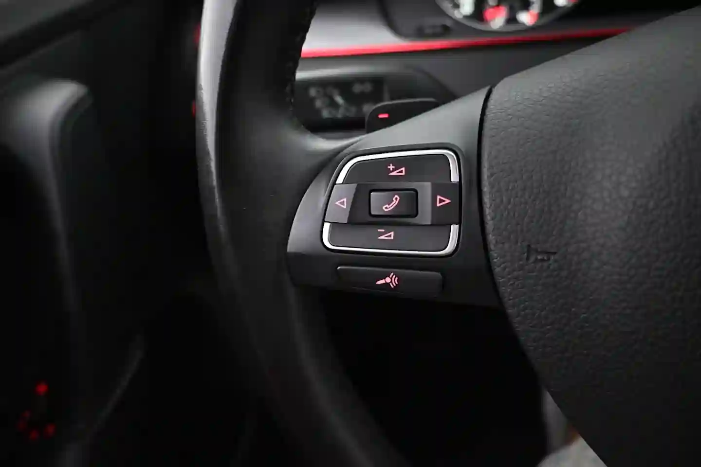 Car Image - 2BUbcD8Myt3vTbLIUiZaf5