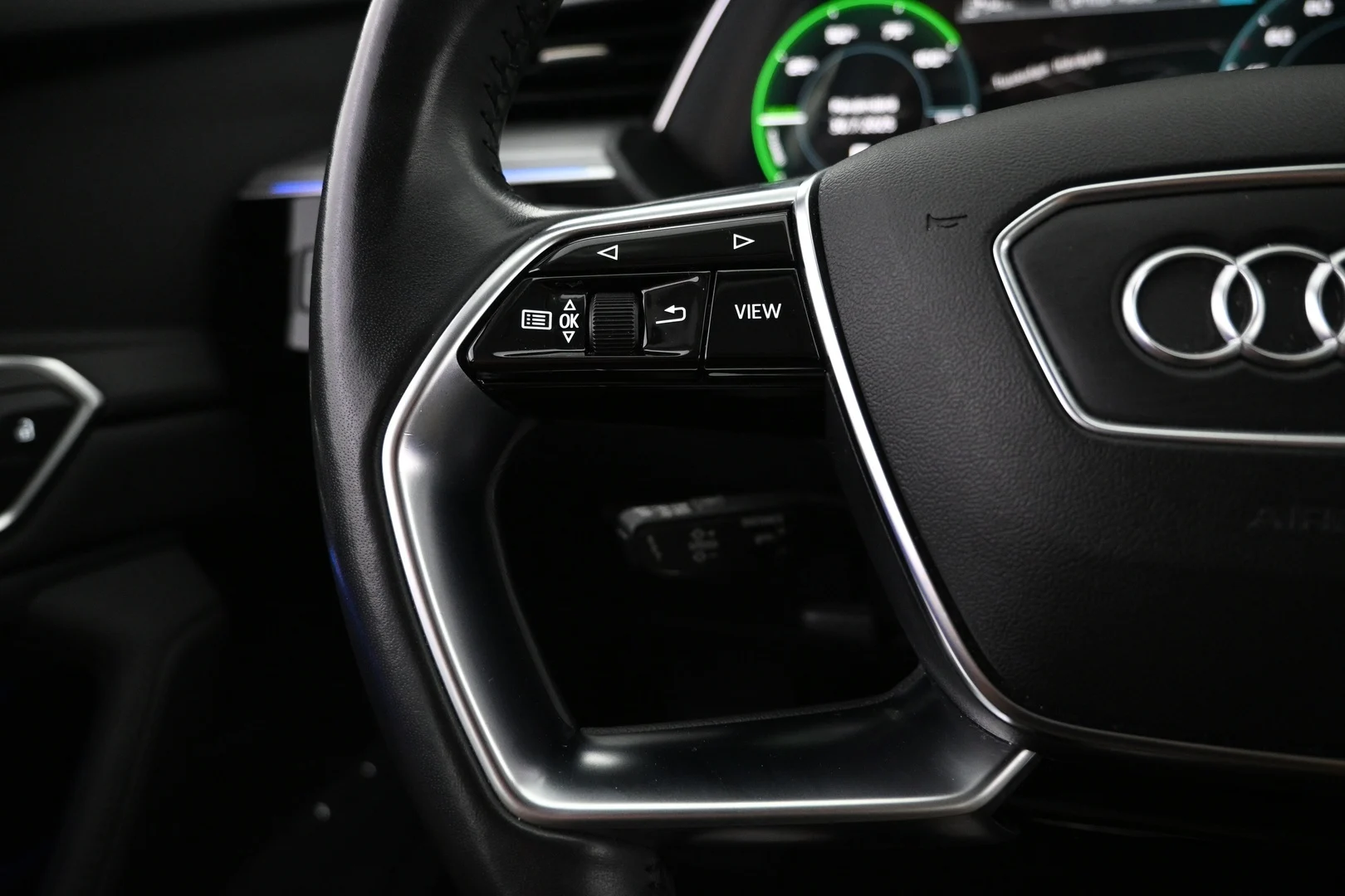 Car Image - 2WSvxLQBPVCCwz3vWDdofT