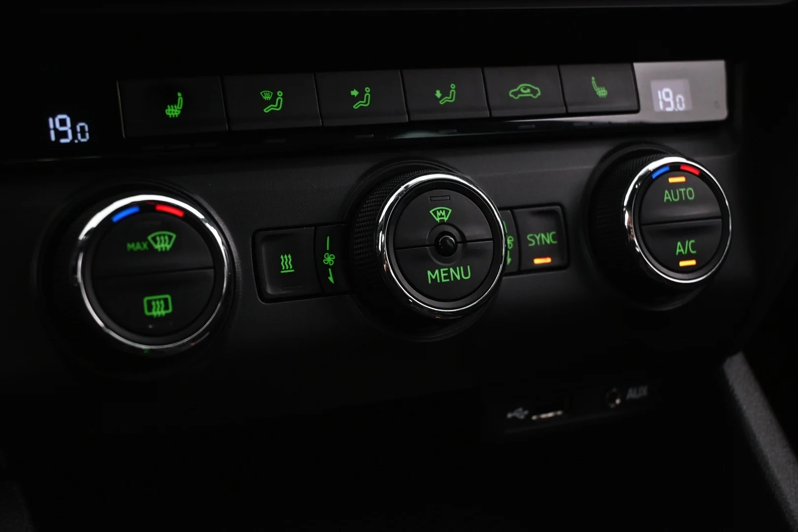 Car Image - 5FqOdjkRpViTDhv3EyY7Av