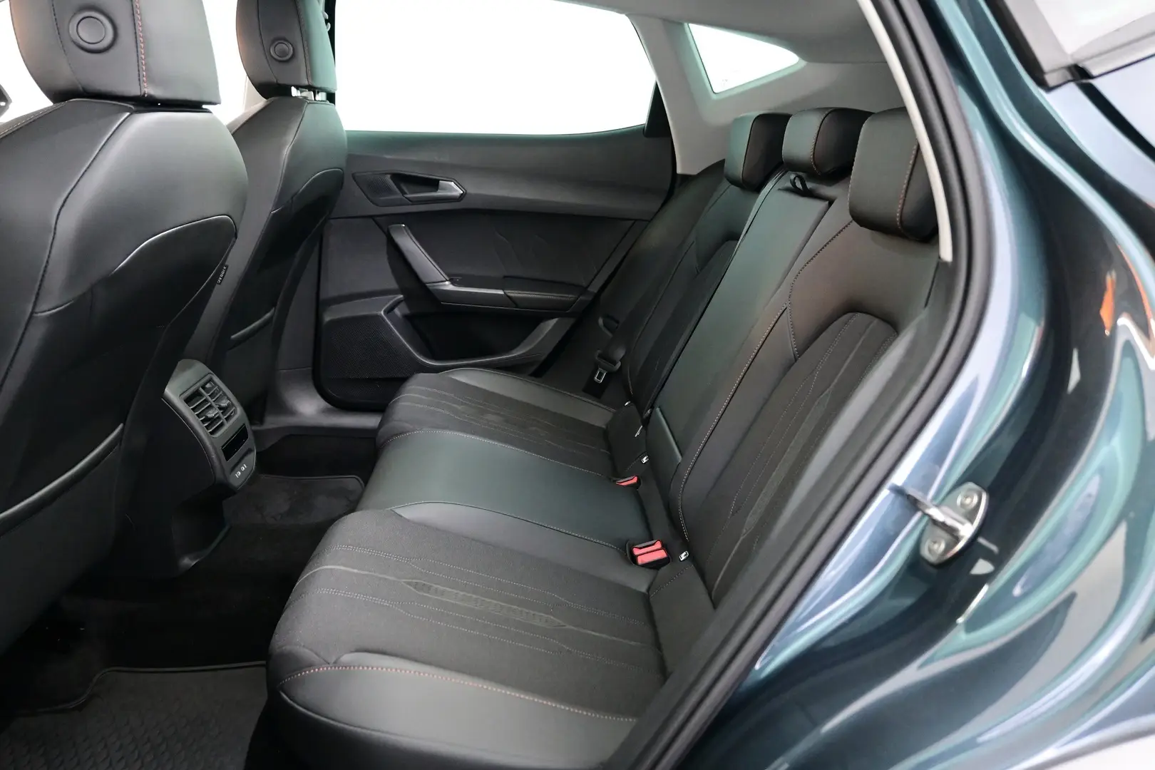 Car Image - 4IDpvpcBNr2rdOHiHA7Lby