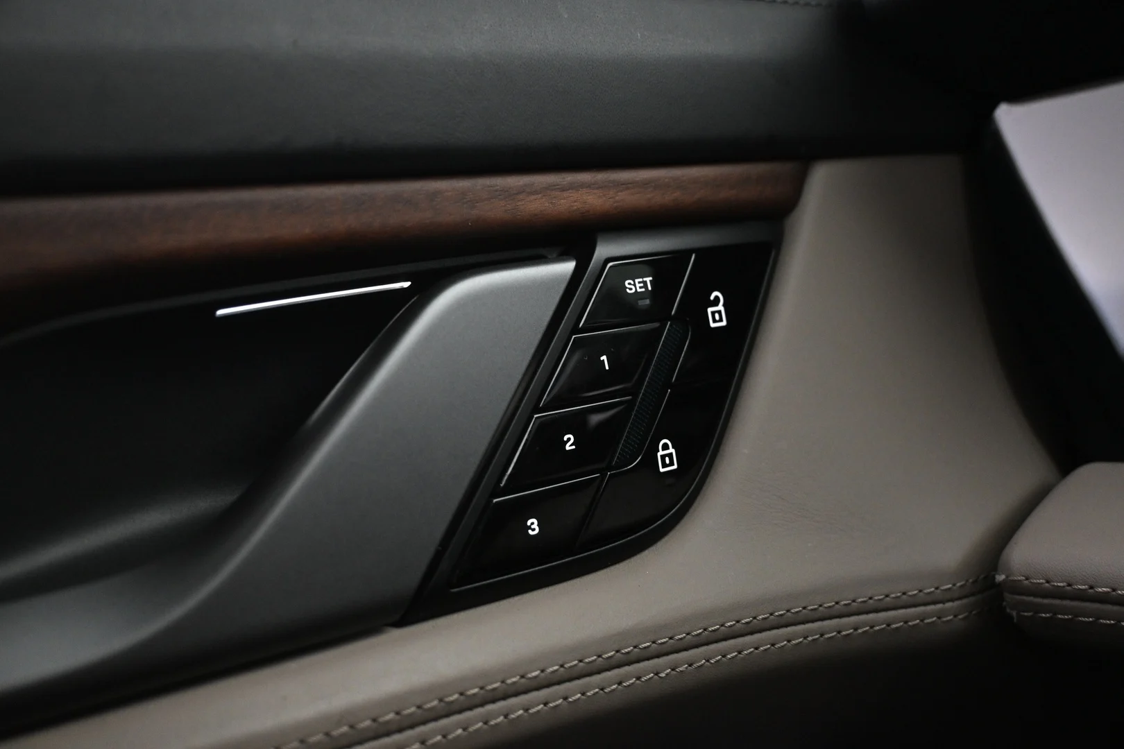 Car Image - 6KqlL8gfHCh9YibXSw3ILQ