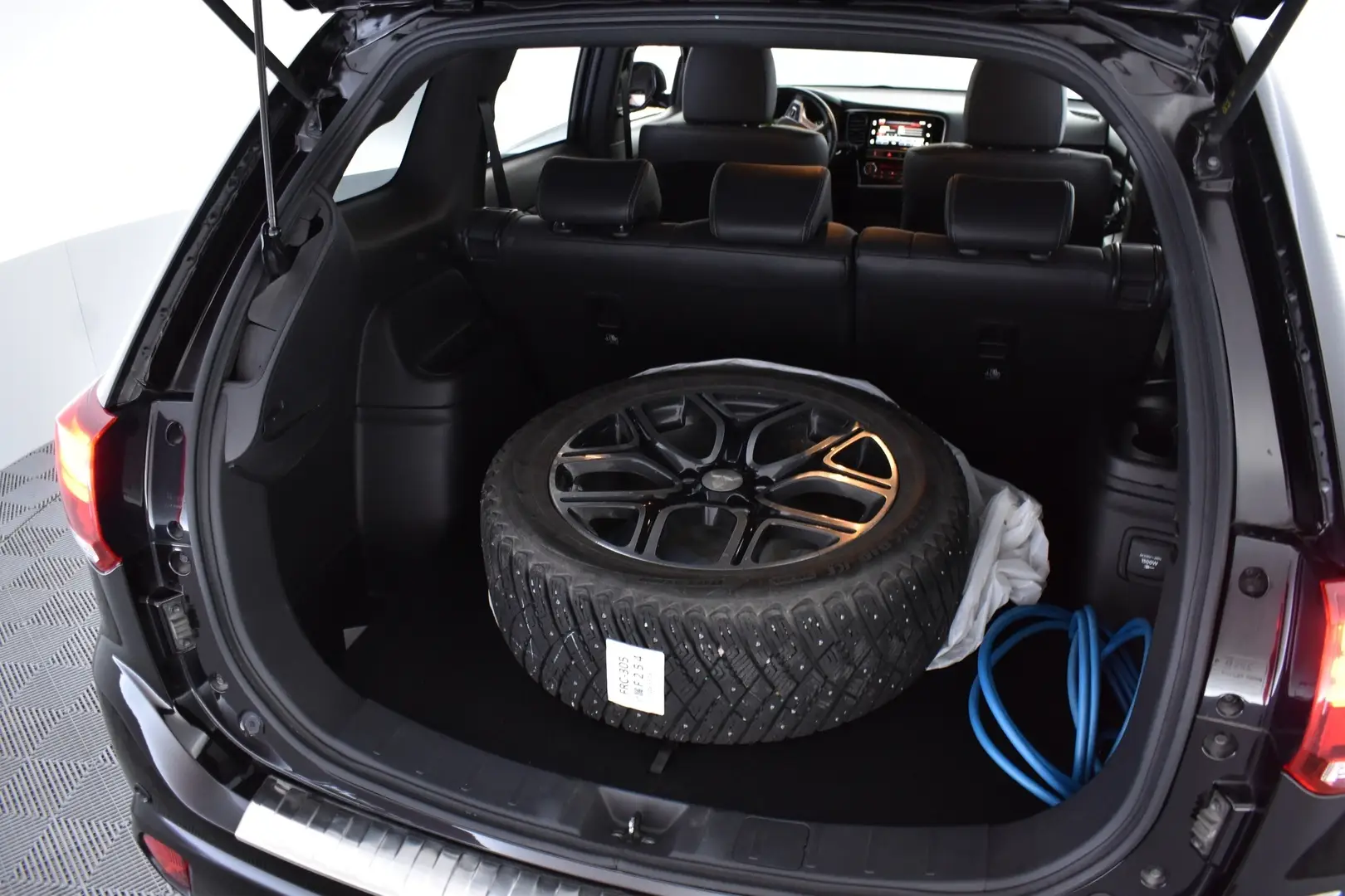 Car Image - 2b1e7xSCNIHoBlCJk9sUAz
