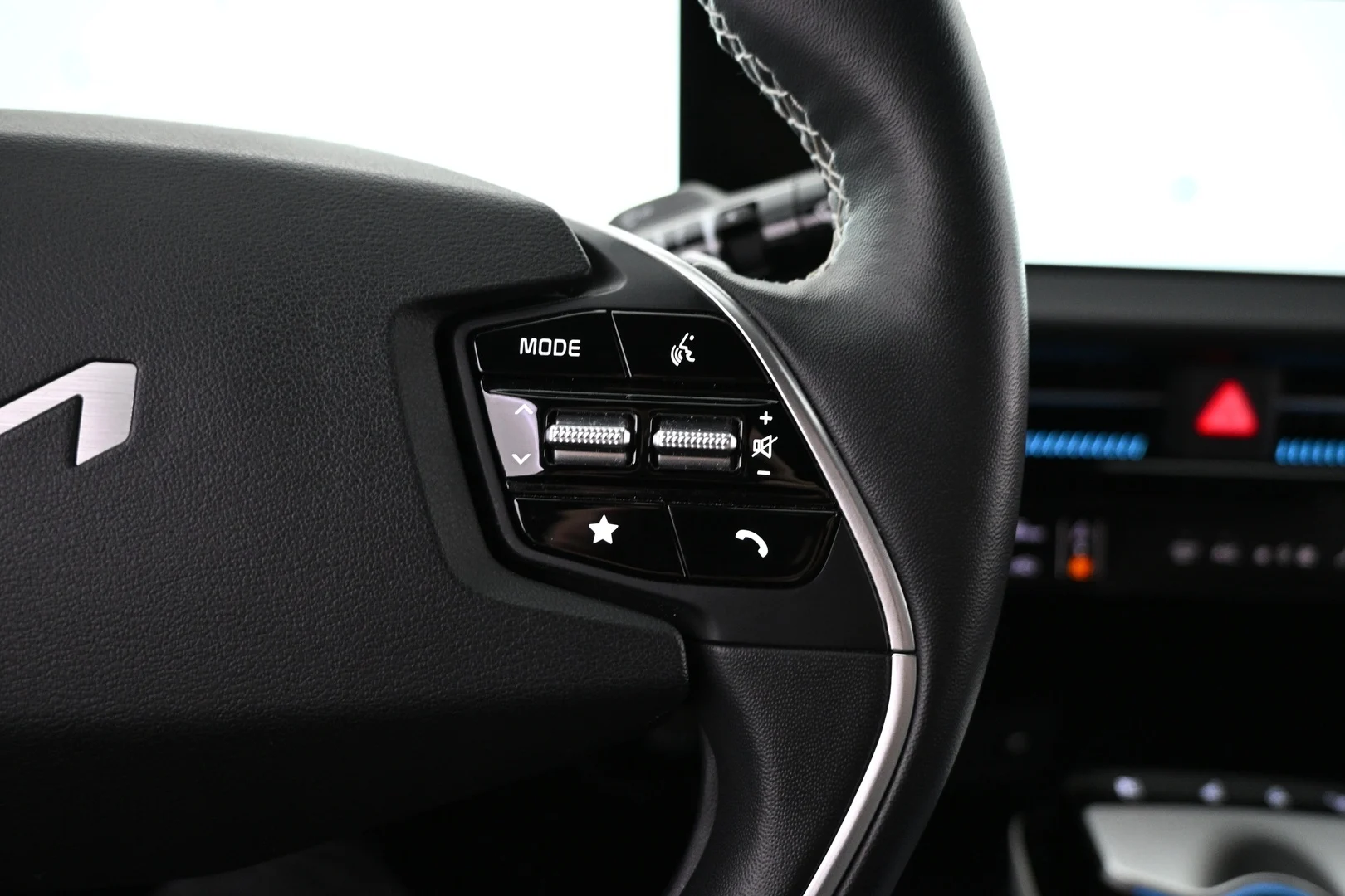 Car Image - 3JQWtrlmBI3xQQ3H2QFhEv