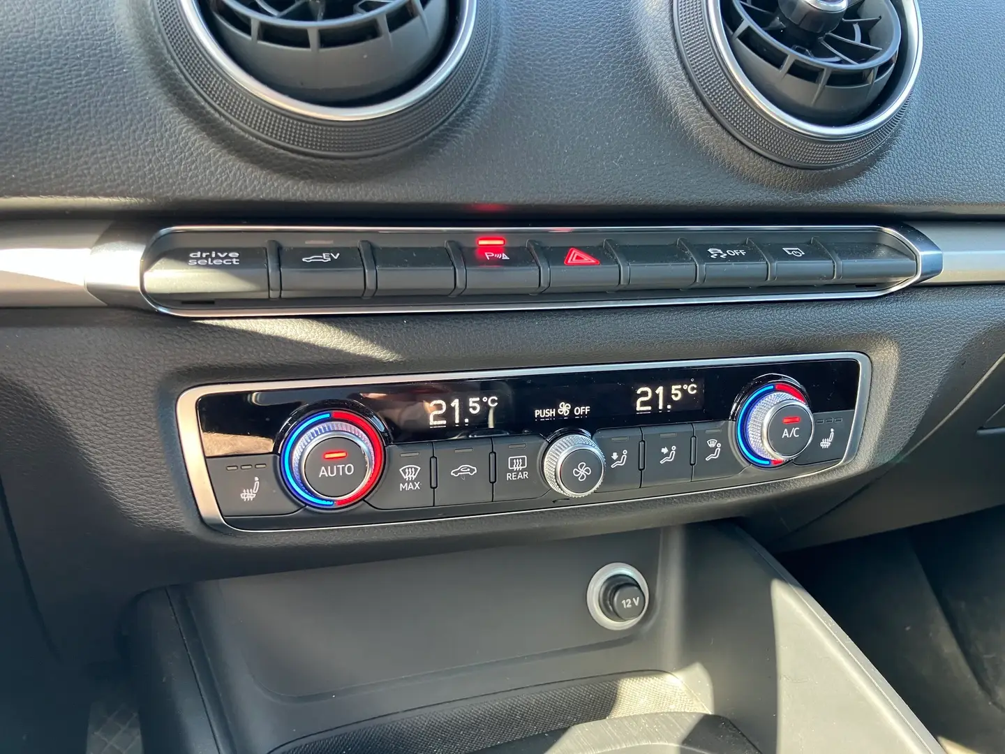 Car Image - 2RX8o0yEzg9sioK1BczhSR